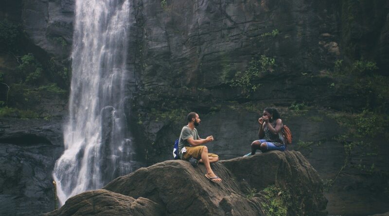 51% dos brasileiros entrevistados pretendem viajar para locais com menos movimento e aglomerações 